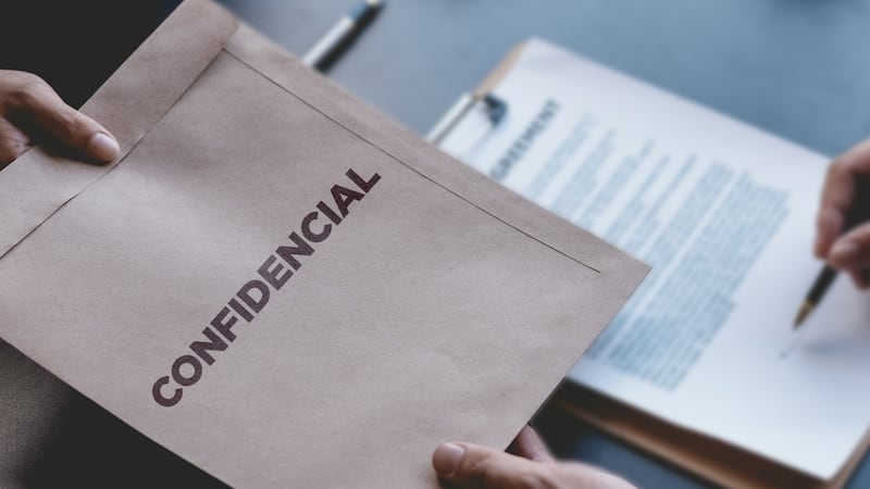 ¿Es delito compartir información confidencial de las reuniones de seguridad? Esto dice el Código Penal