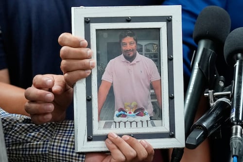 ‘No merecía morir’: Hijo de Lorenzo Salgado, migrante baleado por ICE en Texas, exige investigación