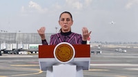 Aerolíneas mexicanas ceden slots en el AICM a empresas de EU, confirma Sheinbaum
