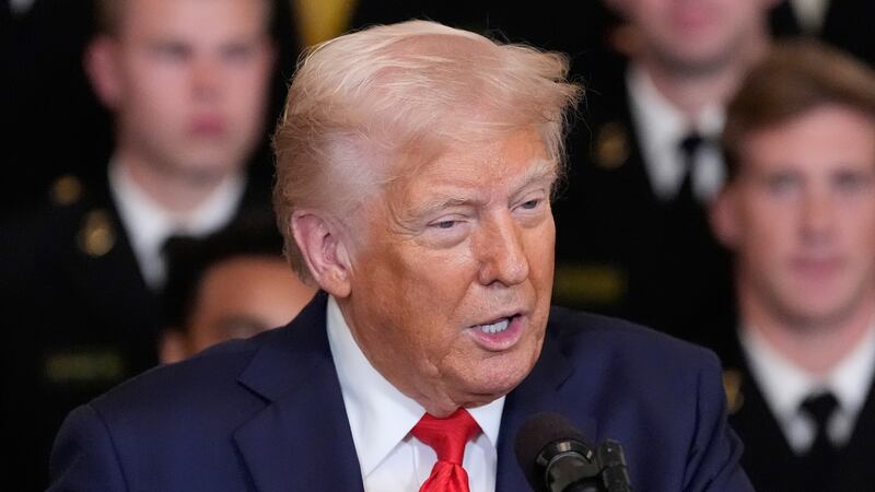 Con todo pagado: Trump ofrece avión a migrantes que se autodeporten... y un reingreso ‘legal’ a EU