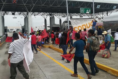 Campesinos toman caseta en Tabasco, exigen recursos para el campo y protestan contra ‘Ley Garrote’