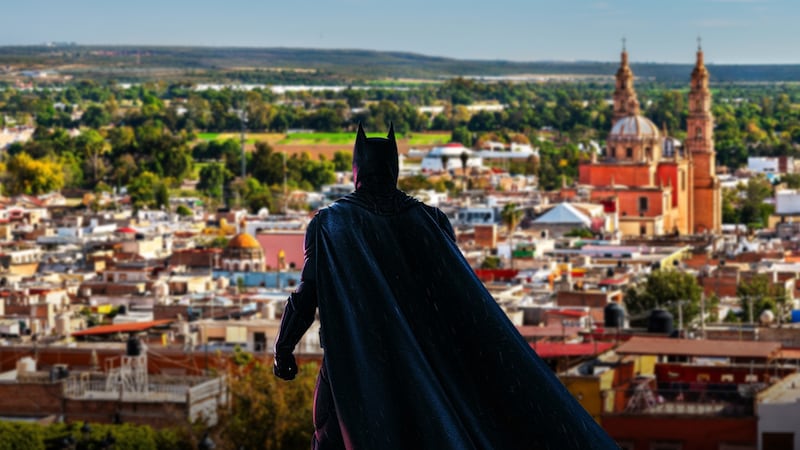¿Qué sabemos del ‘Batman de Lagos de Morelos’, supuesto justiciero que encinta a ‘ladrones’ en Jalisco?