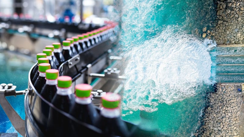 Conagua exhibe a refresquera en la ‘mañanera’ por no cumplir con pagos de agua