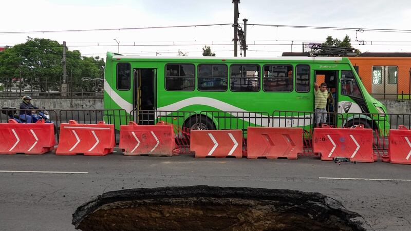 Adiós a los cráteres en CDMX: Este es el plan de Clara Brugada para eliminar los baches