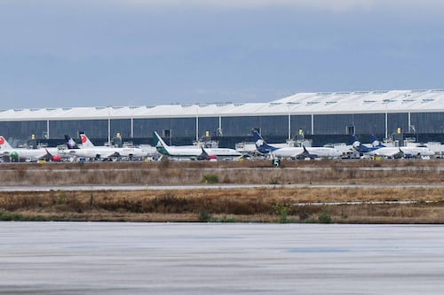 Ganancias de aerolíneas se reducirán a la mitad por alza de turbosina