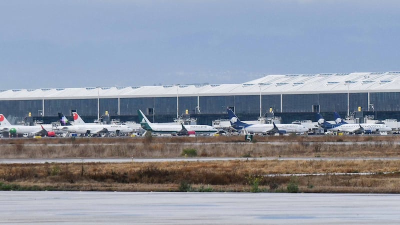 Ganancias de aerolíneas se reducirán a la mitad por alza de turbosina