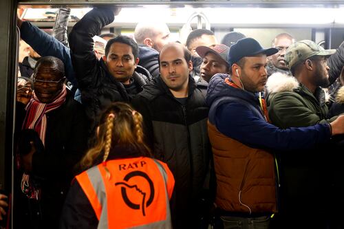 Huelga deja a Francia sin escuelas, sin trenes y con servicios mínimos en hospitales