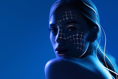 Apple y Google ofrecen apps para ‘desnudar’ fotos sin consentimiento, pese a políticas que lo prohíben