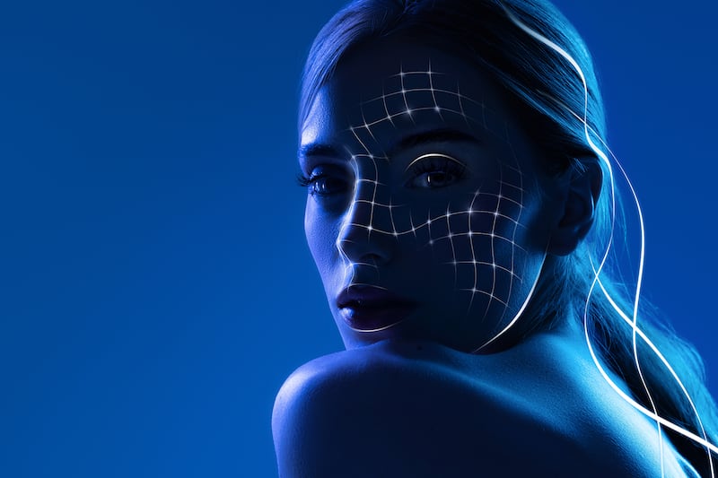 Apple y Google ofrecen apps para ‘desnudar’ fotos sin consentimiento, pese a políticas que lo prohíben