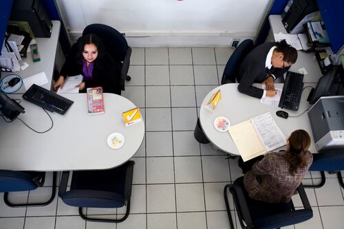 Habrá recorte a burócratas... pero no a servicios personales