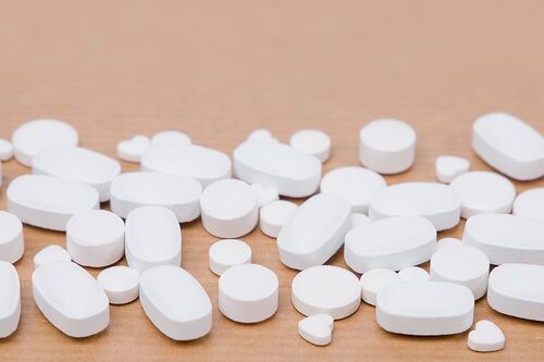 Reto viral con clonazepam: Siete menores se intoxican en secundaria de Nuevo León por tomar pastillas