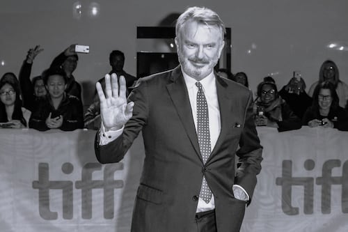 La rara enfermedad que diagnosticaron a Sam Neill durante ‘Jurassic Park’: ‘Tenía el cuello abultado’