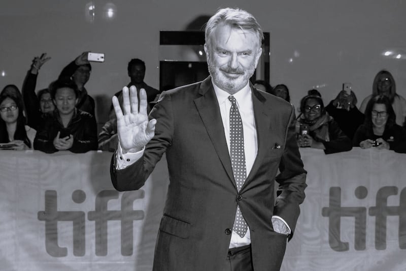 La rara enfermedad que diagnosticaron a Sam Neill durante ‘Jurassic Park’: ‘Tenía el cuello abultado’