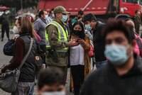 Chile cierra fronteras y aumenta restricciones por COVID-19