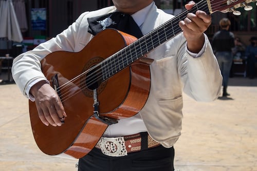 Legisladores de EU exigen liberación de mariachis mexicanos retenidos por migración en Texas