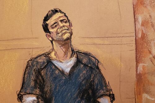 Hijo del 'Mayo' asegura que visitó Los Pinos para 'pedir un favor'