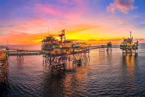 Incendio en plataforma petrolera de Venezuela deja dos personas heridas