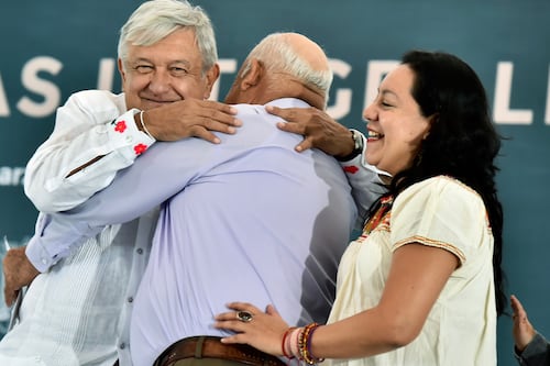 AMLO analiza construcción de aeropuerto en la Huasteca Potosina