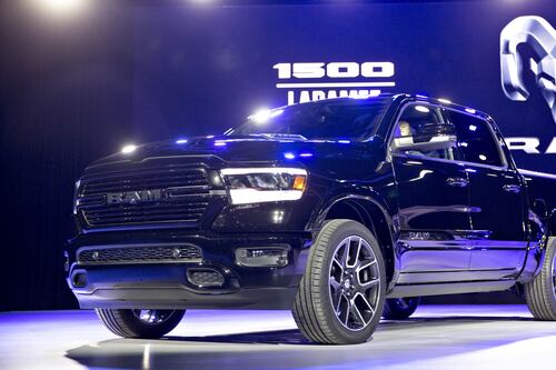 Fiat Chrysler analiza 'echarse para atrás' y mantener producción de camioneta Ram en México