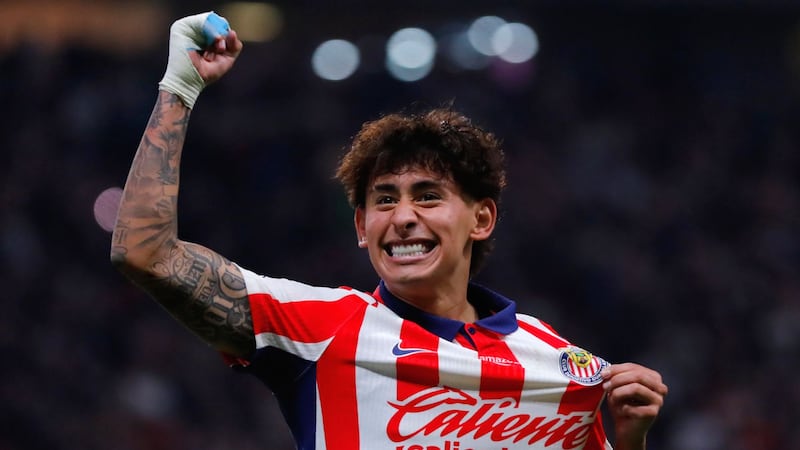 ¡'Rebaño Sagrado’ y líder! Chivas golea a Pumas y toma la cima del Apertura 2026