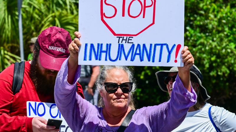 ¿Más Alligator Alcatraz? Gobierno de Trump construirá otros megacentros de detención para migrantes