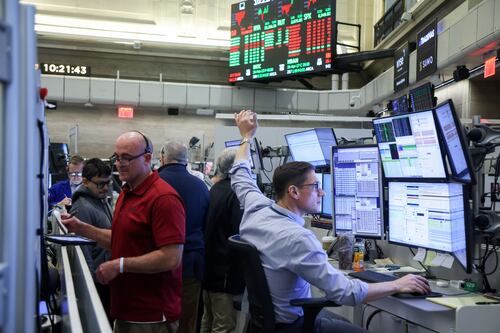 Wall Street abre con movimientos a la baja, en espera de datos de inflación de EU: ¿Cómo cotiza HOY?