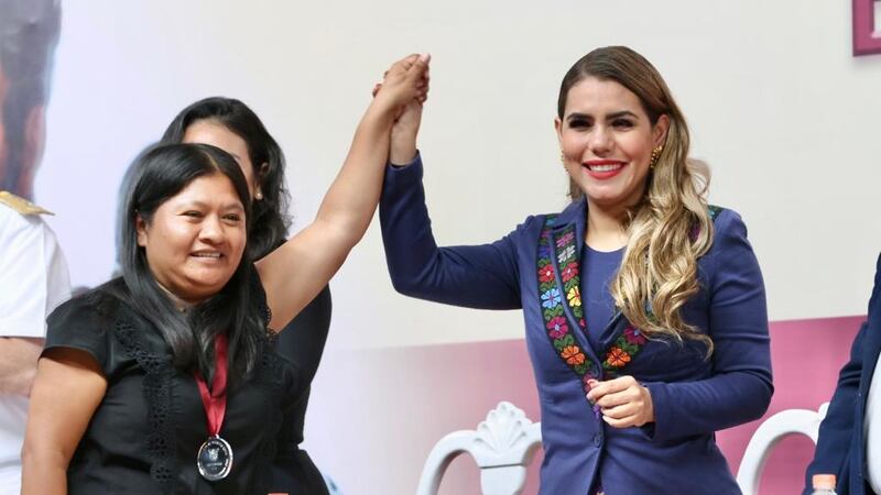 Evelyn Salgado reconoce a mujeres y hombres que contribuyen al crecimiento y bienestar de Guerrero