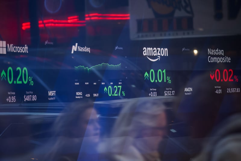 Wall Street ‘resbala’ por nuevos ataques de EU a Irán: Dow Jones cae 0.03%