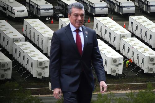 El cónsul Rutilio, publirrelacionista de Alligator Alcatraz