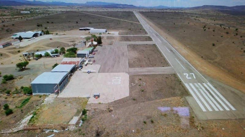 Pistoleros asesinan a dos pilotos tras aterrizar en aeródromo ‘El Frisco’ en Chihuahua