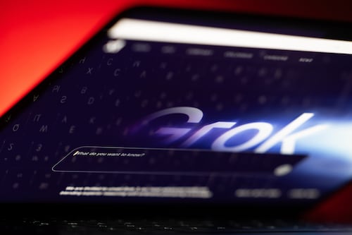 Grok, la IA de X, genera imágenes de abuso sexual infantil por ‘fallas de seguridad’