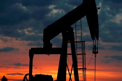 La mezcla mexicana retrocede 1.04 dólares y se acerca al piso de los 50 dpb