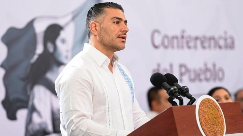 Llévele, llévele... cobijas de García Harfuch: ¿Dónde comprar mercancía con la imagen del secretario?