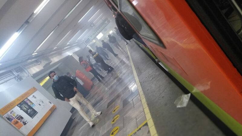 No es un sauna... Es el humo del Metro de CDMX y sus 20 minutos de retrasos en 4 líneas