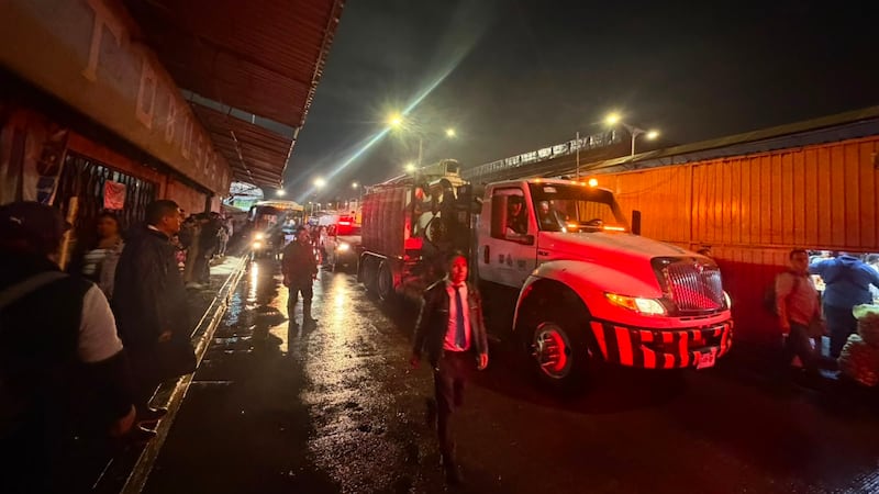 Hasta 3 horas varados: Lluvias ‘colapsan’ paradero de Indios Verdes y suspenden Metrobús y Mexibús (VIDEOS)