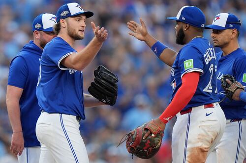 ¡Strike 2! Blue Jays apalea a Yankees 13-7 y se pone a un juego de la Serie de Campeonato