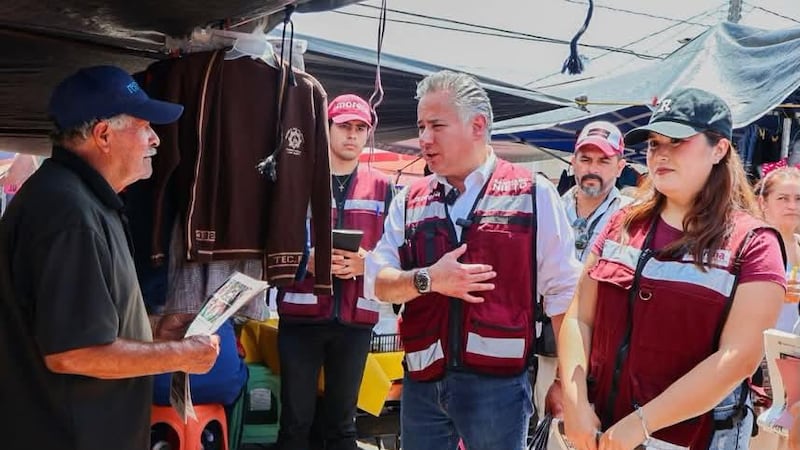 Santiago Nieto encabeza brigadeo en Querétaro y ratifica su militancia en Morena
