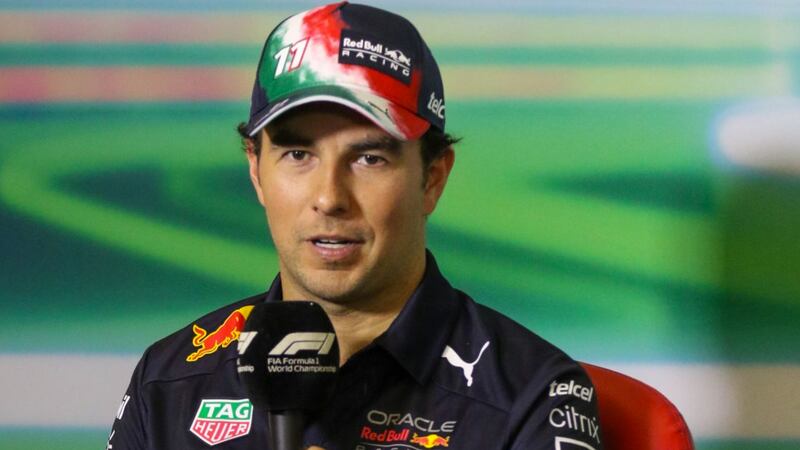 Arma tu outfit para ver la F1: ¿Cuánto cuesta vestirse con los productos de ‘Checo’ Pérez?