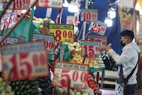 Se ‘atora’ freno en economía de México: cae en mayo según indicador adelantado del Inegi