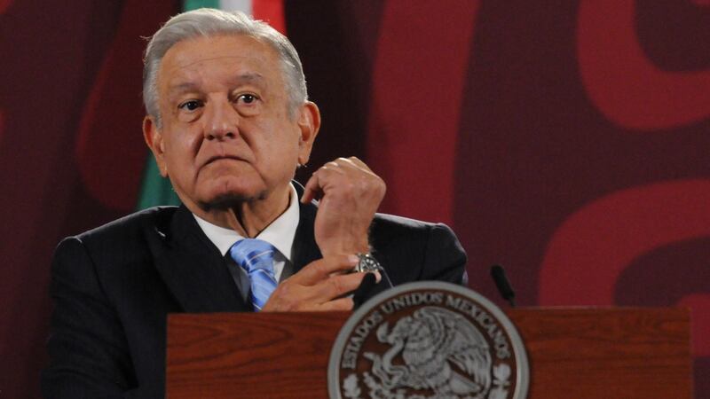 ‘No me meto ni me preocupa’: AMLO sobre pleito entre Sansores y Monreal