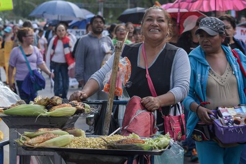 Casi 6 de cada 10 trabajadores lo hacen en la informalidad: Inegi