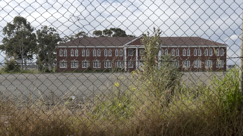 Restos óseos de 215 niños de pueblos aborígenes fueron encontrados en Canadá