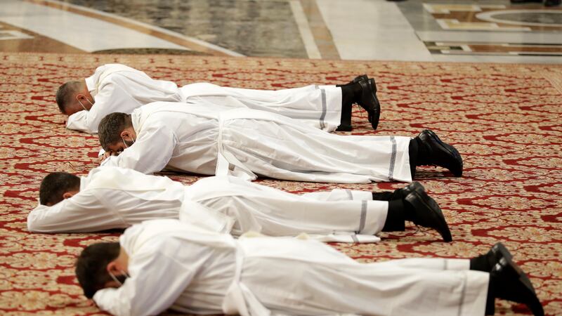 Papa ‘exorciza’ corrupción: adiós a regalitos caros para miembros del Vaticano