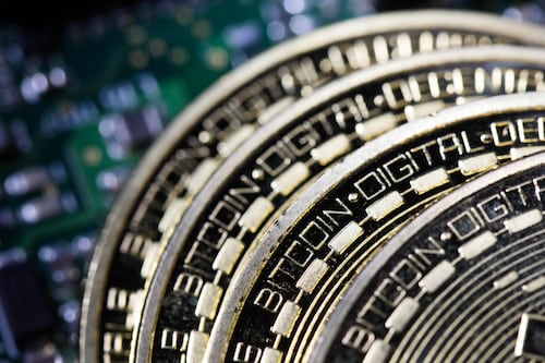 Criptomonedas se 'hunden' y pierden 600 mil mdd