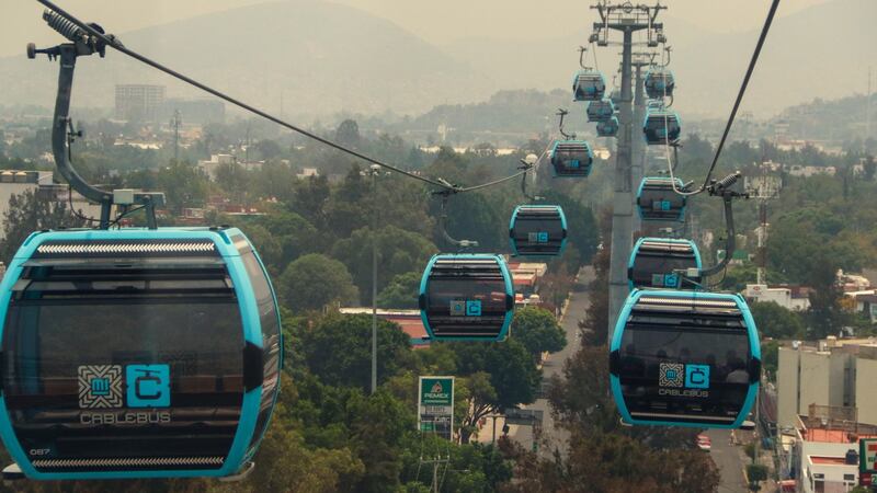 Tormenta en CDMX ‘deja colgado’ al Cablebús: Desalojan Línea 1 por vientos y actividad eléctrica