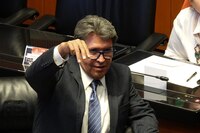 Monreal, candidato de la oposición