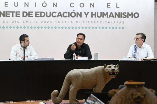 Eduardo Ramírez pide trabajar con humanismo para erradicar el analfabetismo en Chiapas