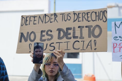 Protesta por agua contaminada en Guadalajara: Trasladan a 7 detenidos al penal de Puente Grande