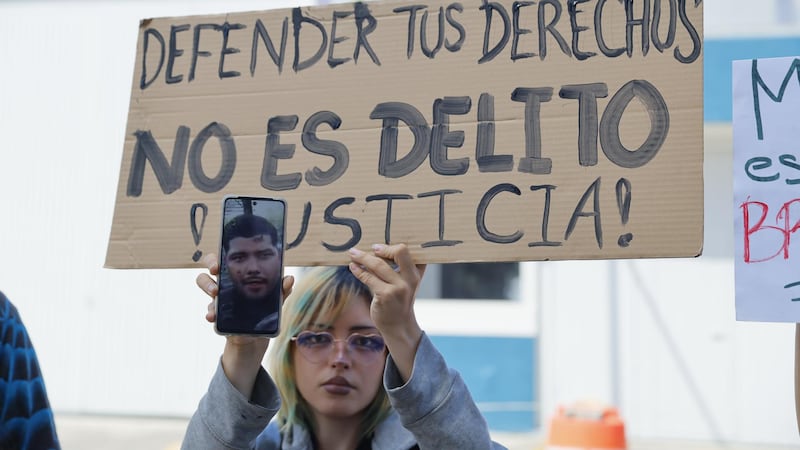 Protesta por agua contaminada en Guadalajara: Trasladan a 7 detenidos al penal de Puente Grande