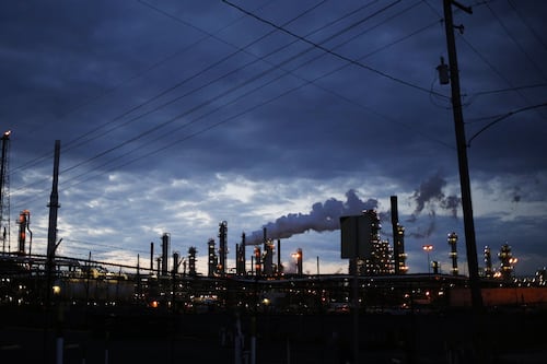 Esta petrolera de EU se 'alinea' con Trump y deja de importar crudo venezolano